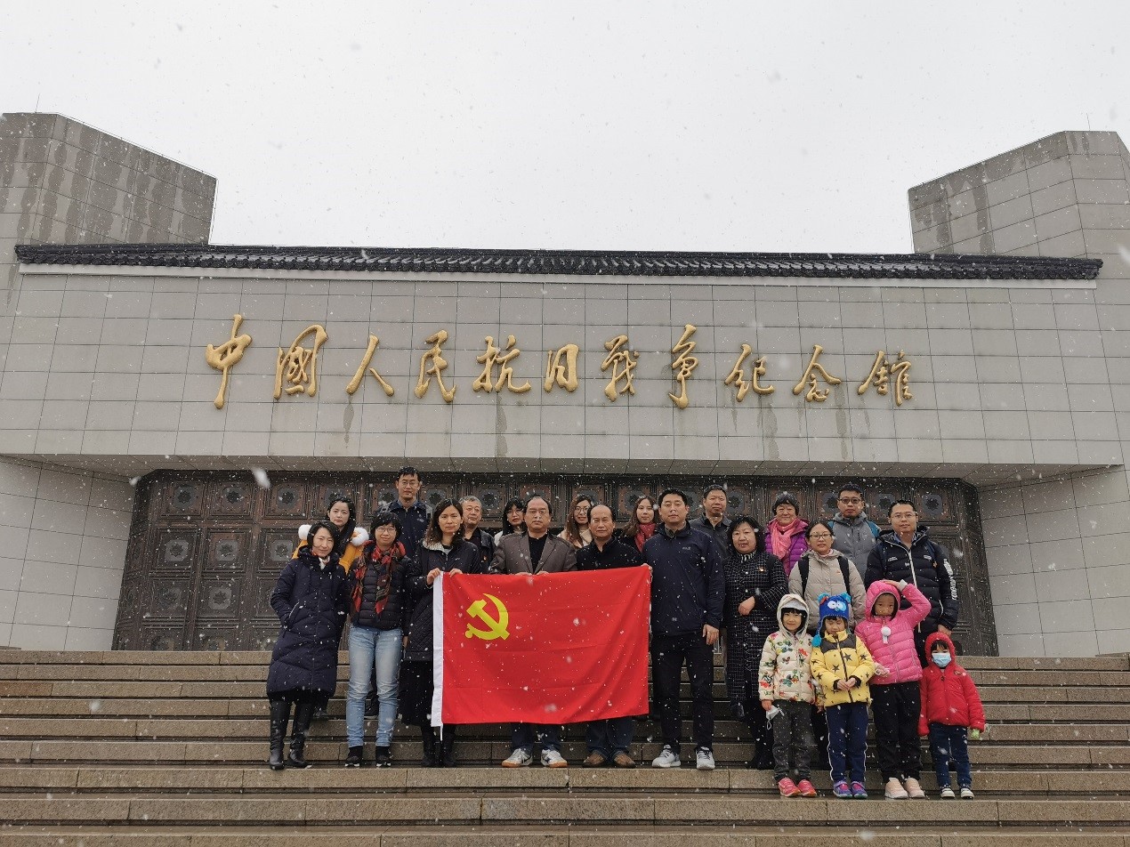 参观抗日战争纪念馆