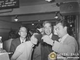 1959年11月郭永怀赴罗马尼亚布加勒斯特参加国际力学会议期间参观实验室1。左1柳春图，左2郭永怀
