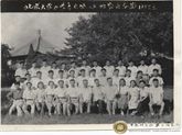 1957年8月北京大学力学专业流体班毕业合影。前排右6郭永怀