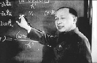 钱学森在讲课